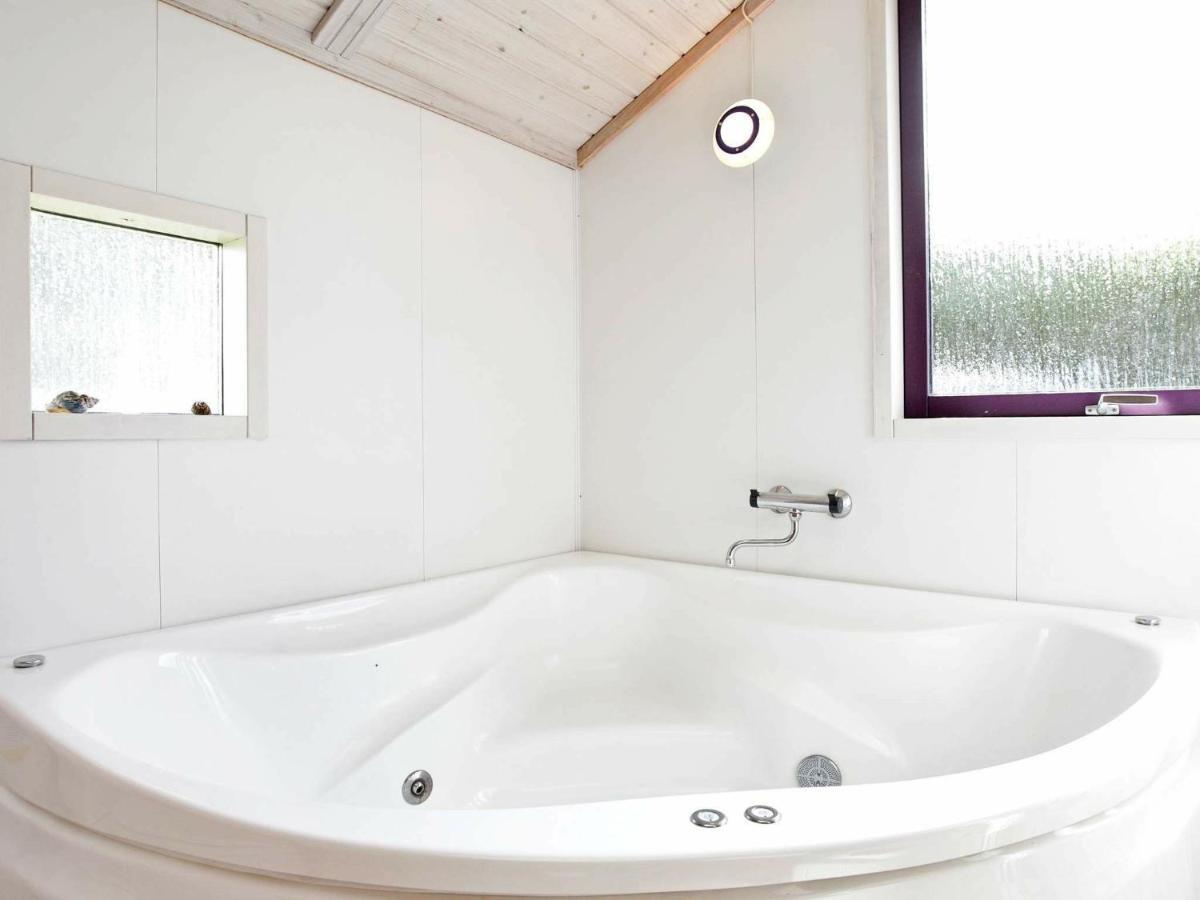 8 Person Holiday Home In Oksb L Vejers Strand Bagian luar foto